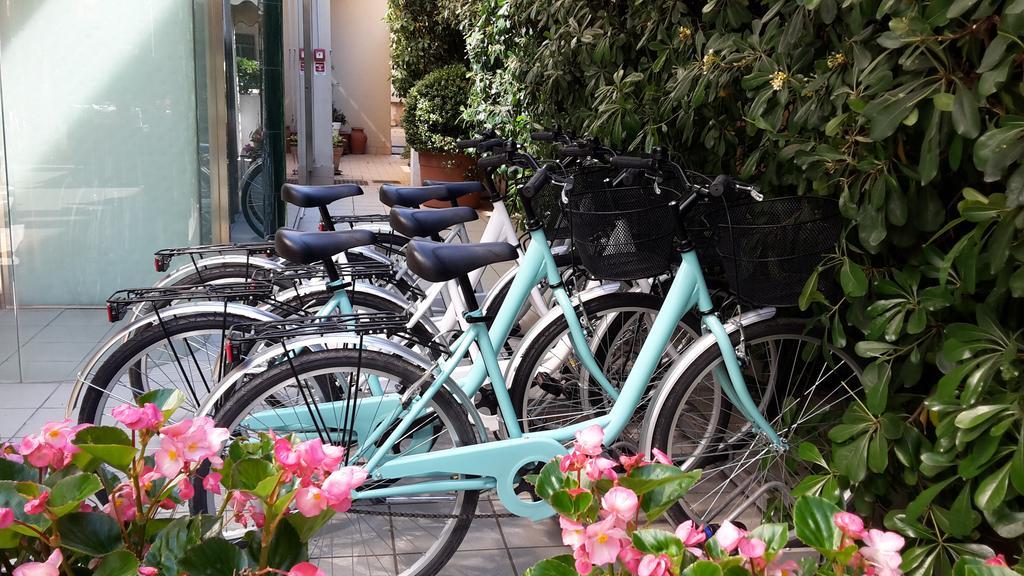 Acasamia Welchome Hotel Rimini Exterior photo