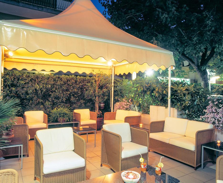 Acasamia Welchome Hotel Rimini Exterior photo