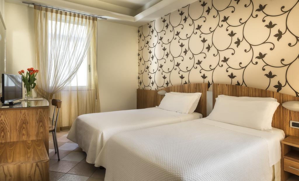 Acasamia Welchome Hotel Rimini Exterior photo